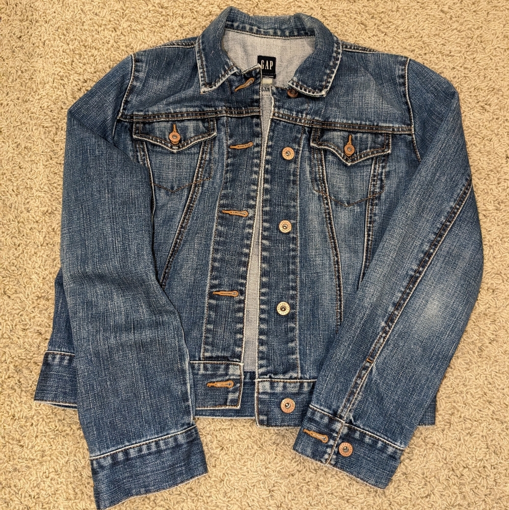 GAP classic jean jacket, medium wash, size medium